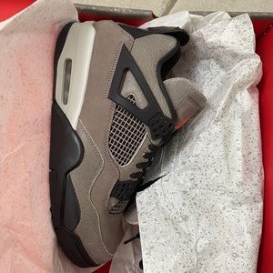 Air Jordan 4 retro Taupe Haze (2021)